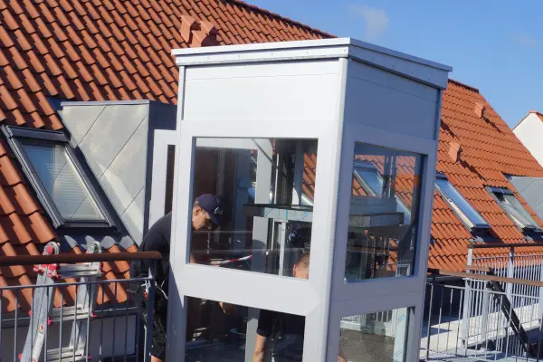 Tag etage fra udendørs elevatorlift LSCO fra HHYDRO-CON Tag etage fra udendørs elevatorlift | HYDRO-CON